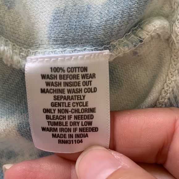 New Directions Studio Distressed Raw Hem Tie-Dye Top Blue/White M - Picture 6 of 6